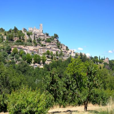 Замок Маркиса де Сада в деревне Лакост Прованс Франция