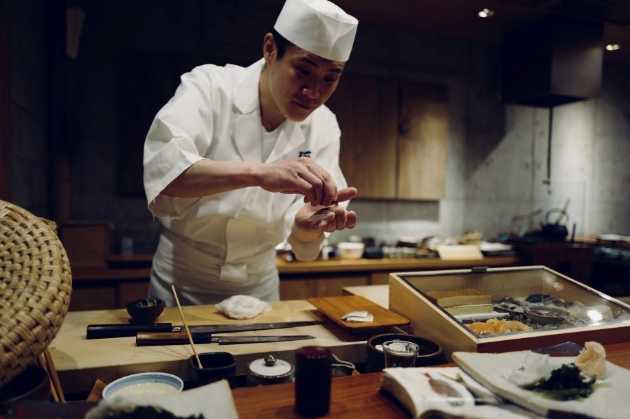 Приготовление суши Токио Япония