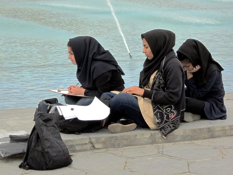 Студентки колледжа искусств в Исфахане