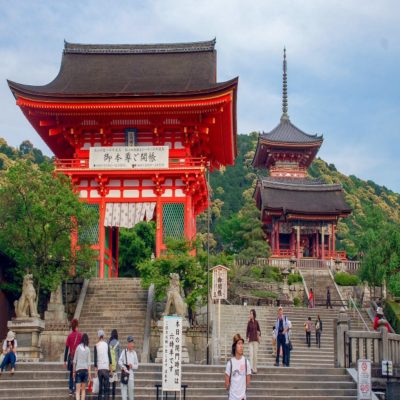 Храм Киёмидзу-дэра в Киото Япония