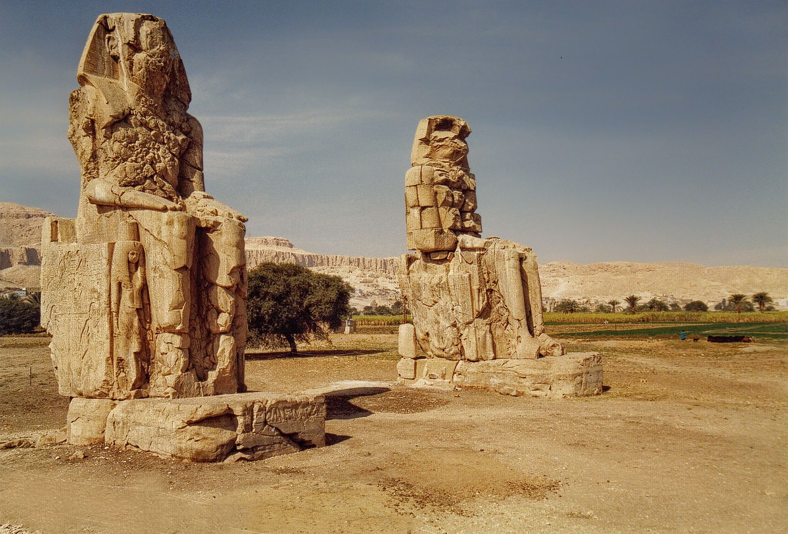 Статуи Мемнона в Луксоре Египет
