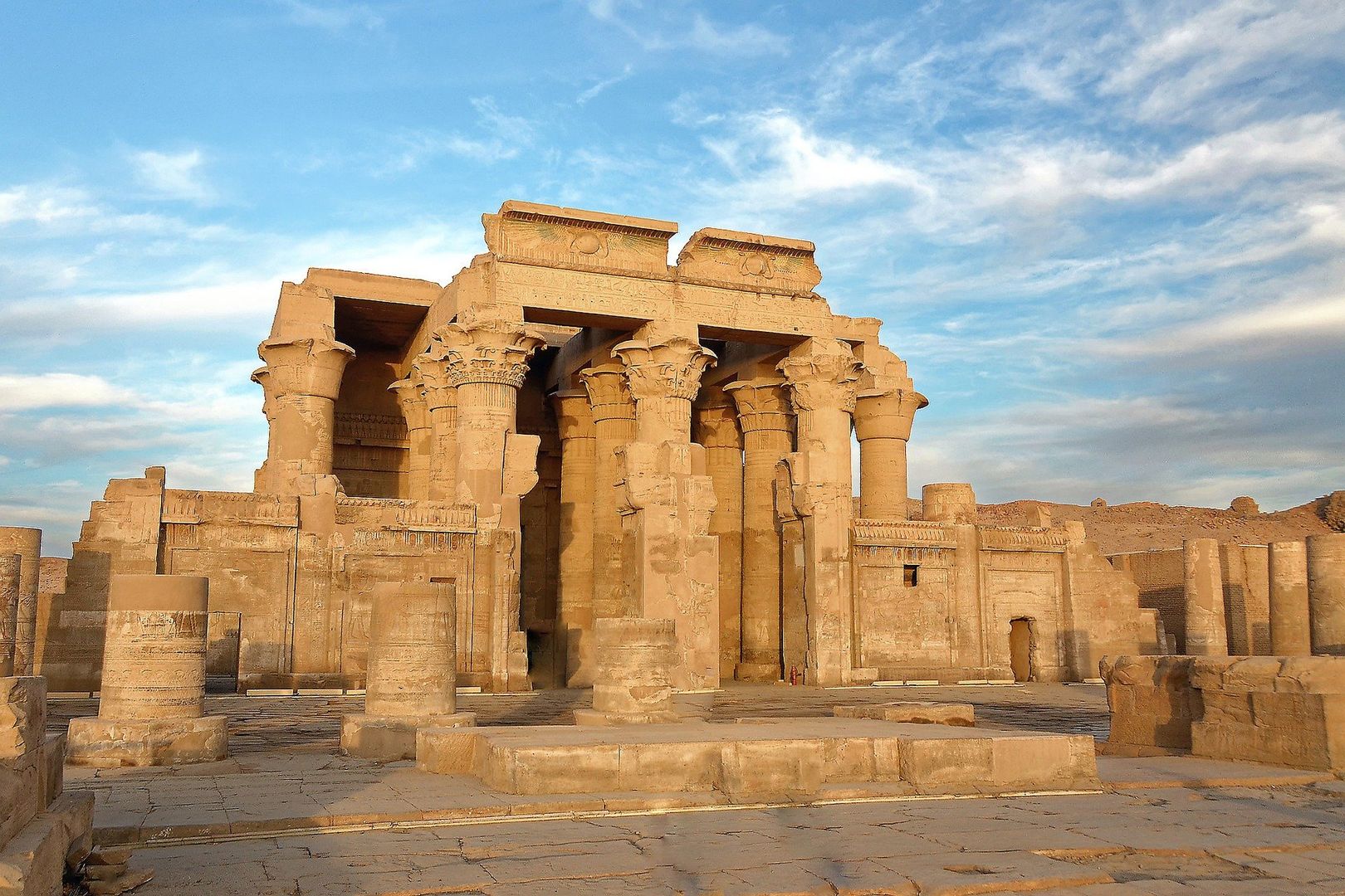 Храм Гора и Себека в Ком Омбо Египет