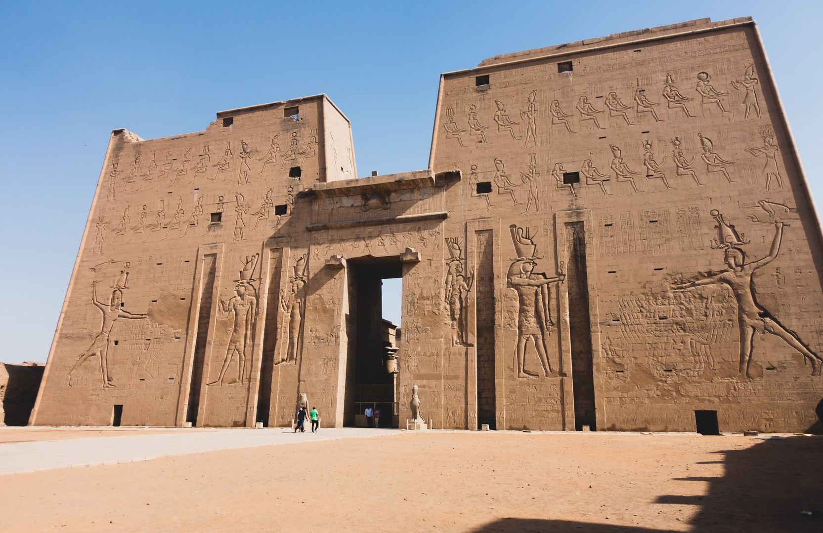 Храм бога Гора в Эдфу Египет