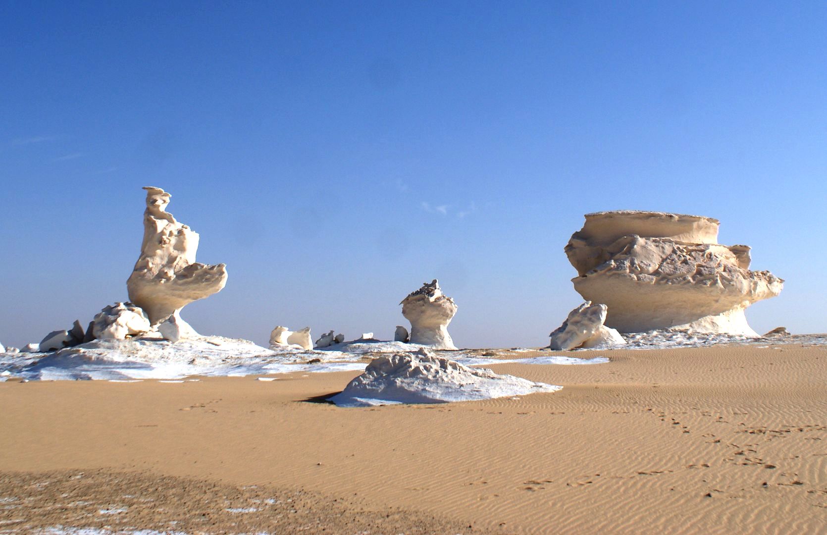Причудливые фигуры в Белой пустыне Бахария Египет