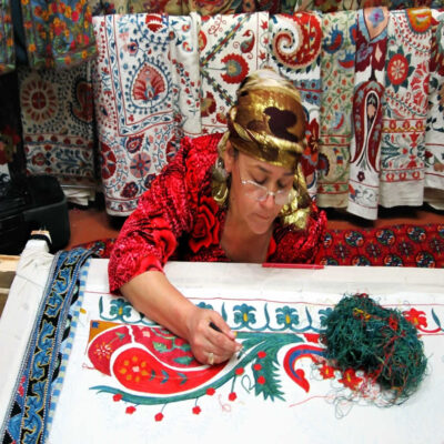 Вышивальщица Самарканд Узбекистан