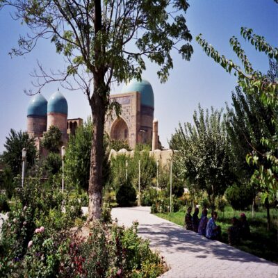 Сады у мечети Кок Гумбаз в Шахрисабз Узбекистан