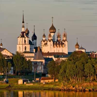 Соловецкий монастырь на закате Соловецкие острова Беломорье