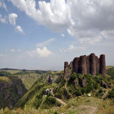 Крепость Амберд на вершине горы Арагац Армения