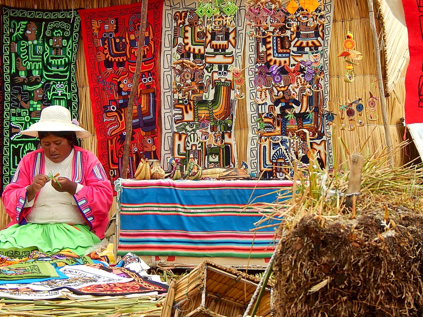 Яркий местный текстиль Титикака Пуно