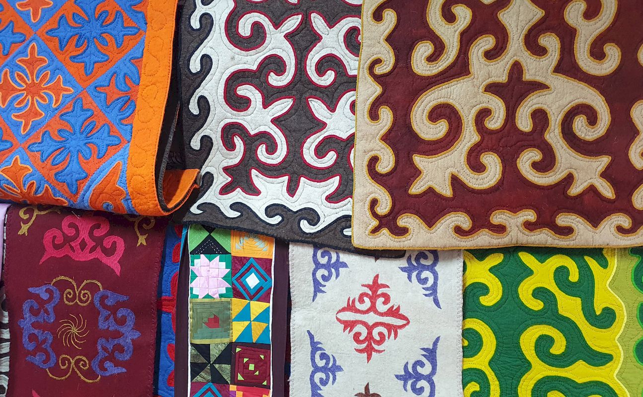 Традиционные войлочные ковры в Кочкоре Кыргызстан
