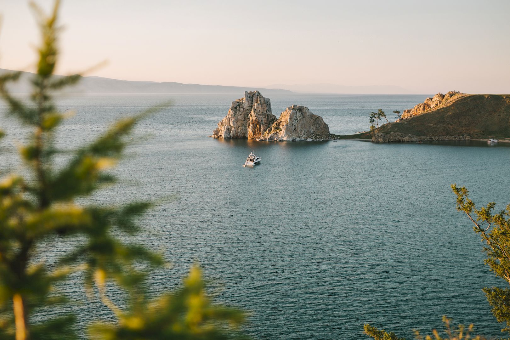 Зима природа вода Байкал мыс Бурхан