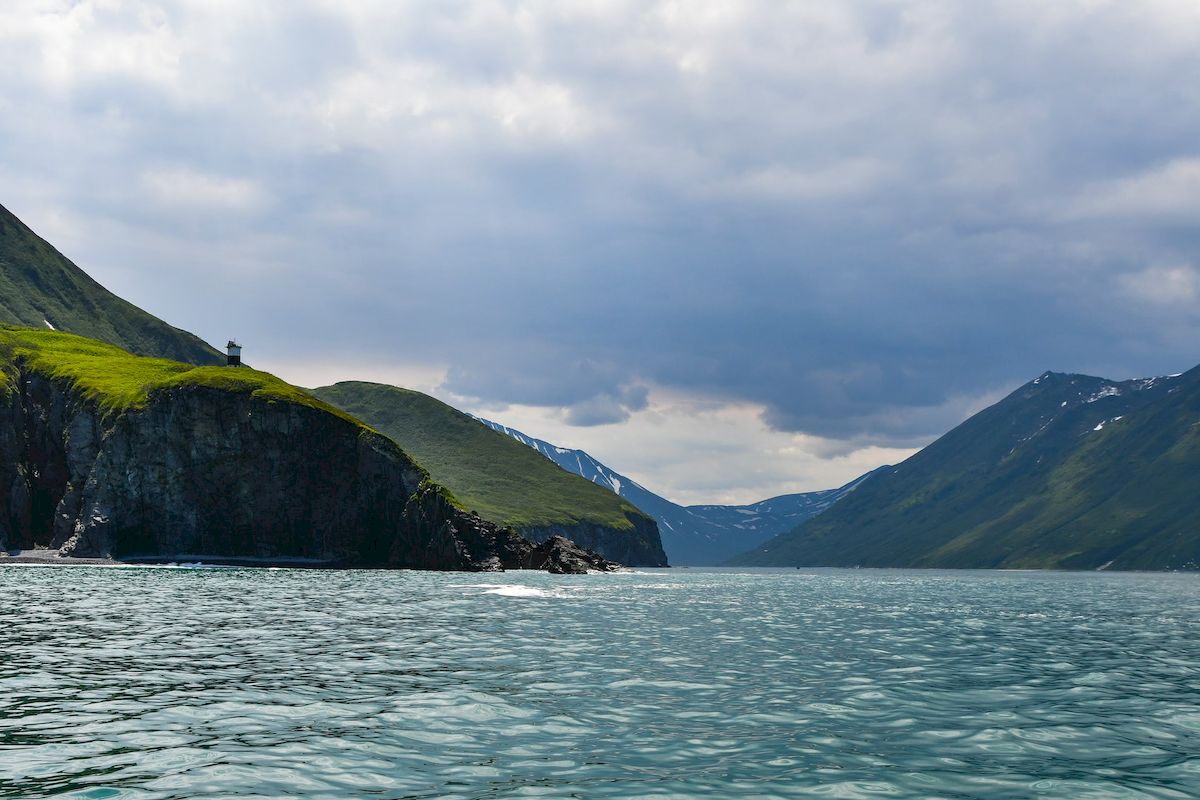 Скалистые берега и тихие бухты Камчатка