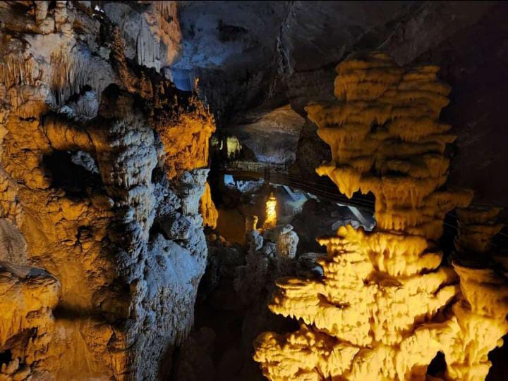 Карстовые пещеры Джейта Гротто