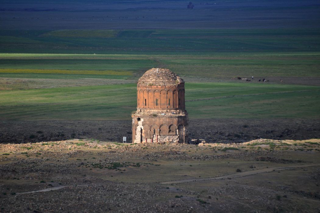 Руины армянской церкви