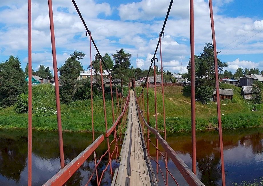 Панорама села и реки Оять с подвесного моста Винницы Подпорожье