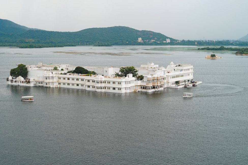 Озёрный дворец-отель в Удайпуре
