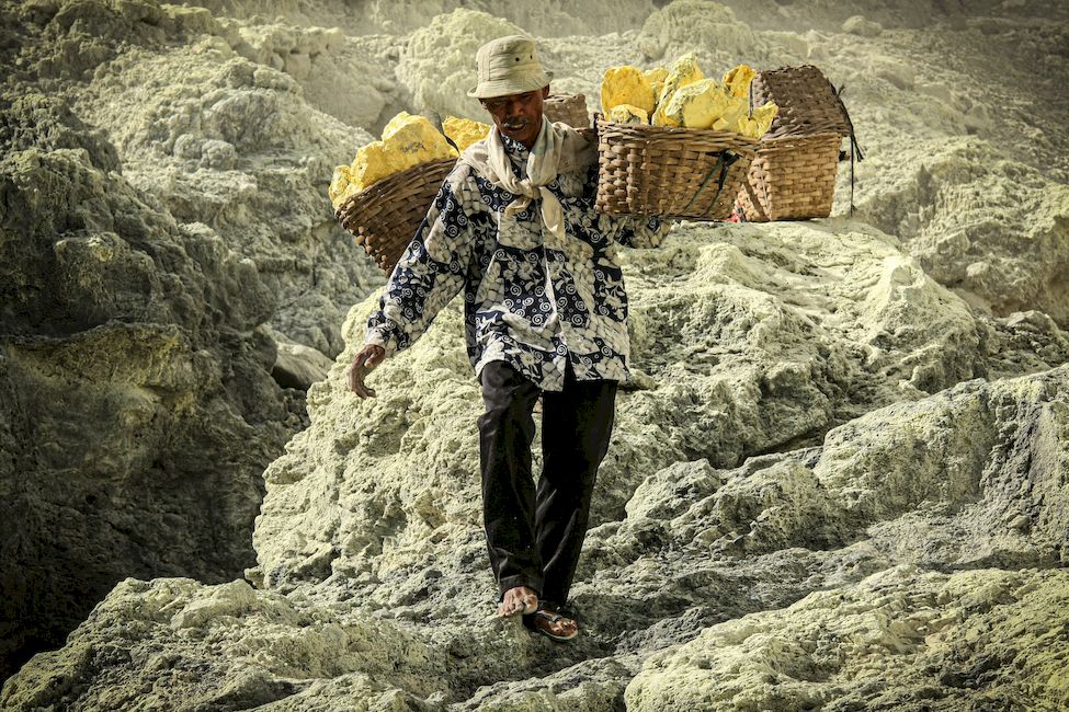 Добыча серы Иджен Ява Индонезия