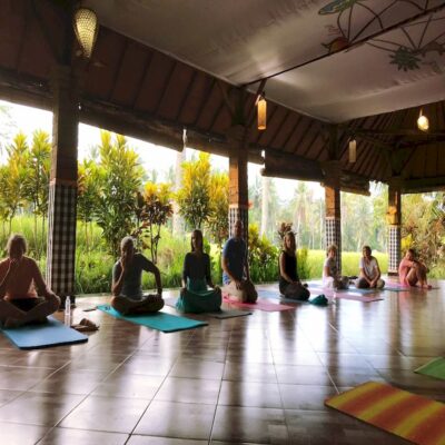 Живописный зал для йоги Бали Индонезия