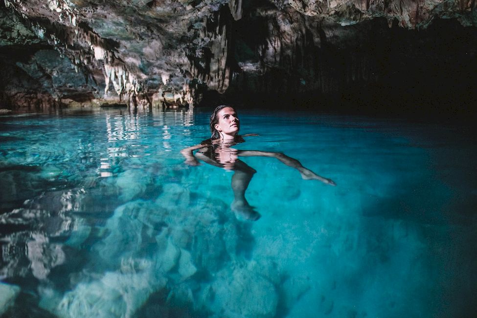 Плавание в секретной пещере