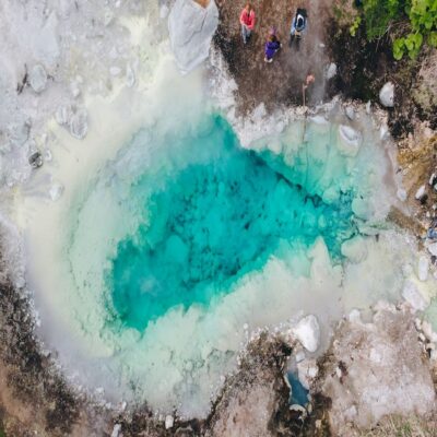 Термальное озеро вулкан Баранского Итуруп Курилы Курильские острова