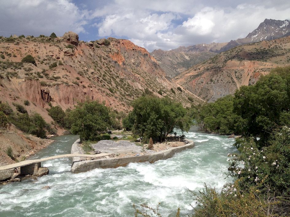 Река Искандердарья Таджикистан