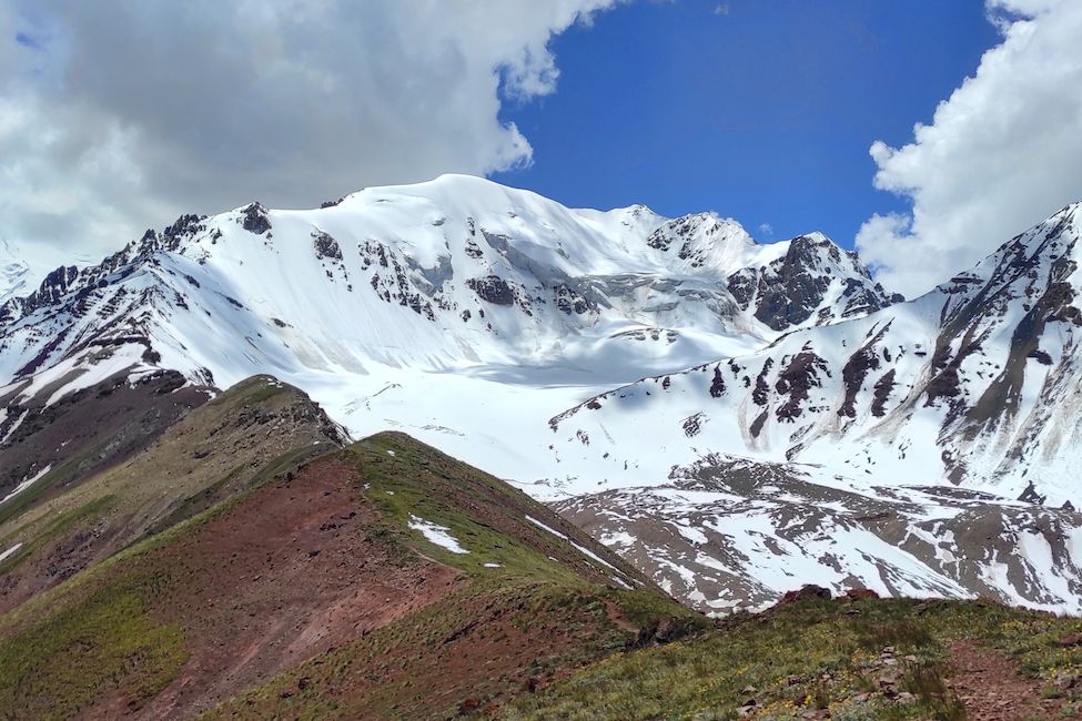 Снежные вершины Памира Кыргызстан